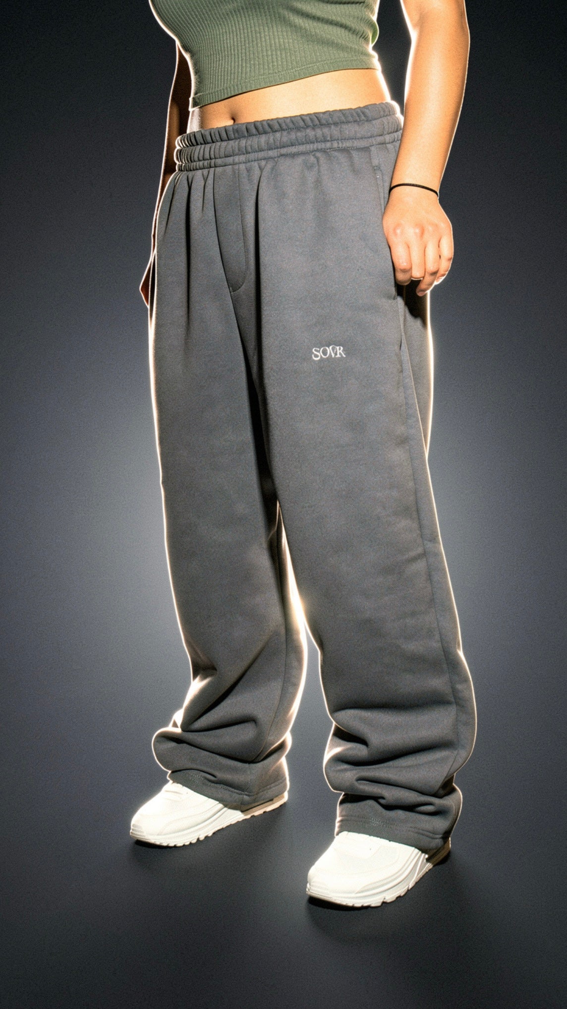 OPEN LEG JOGGER MAGNET